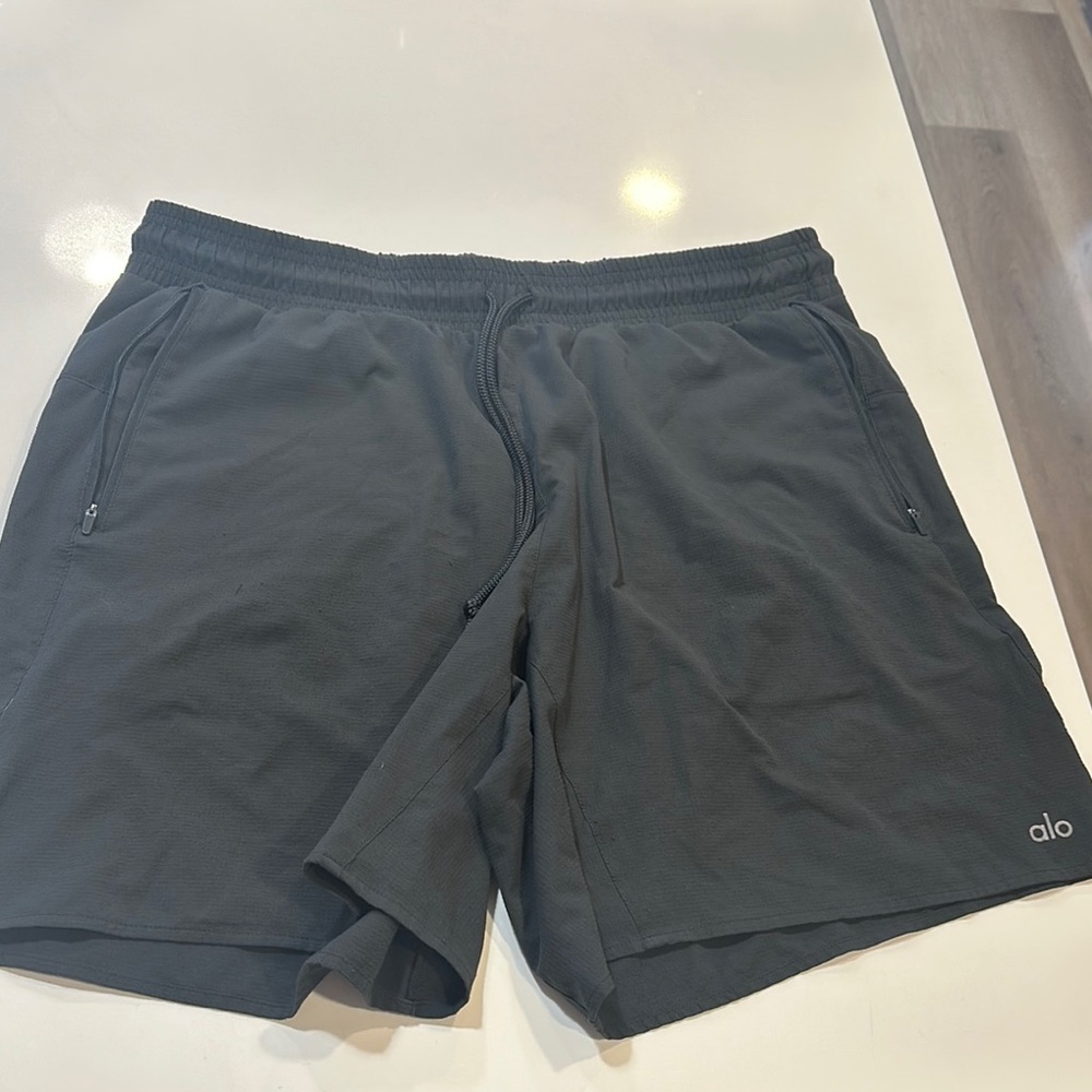 ALO Yoga Men's Black Shorts